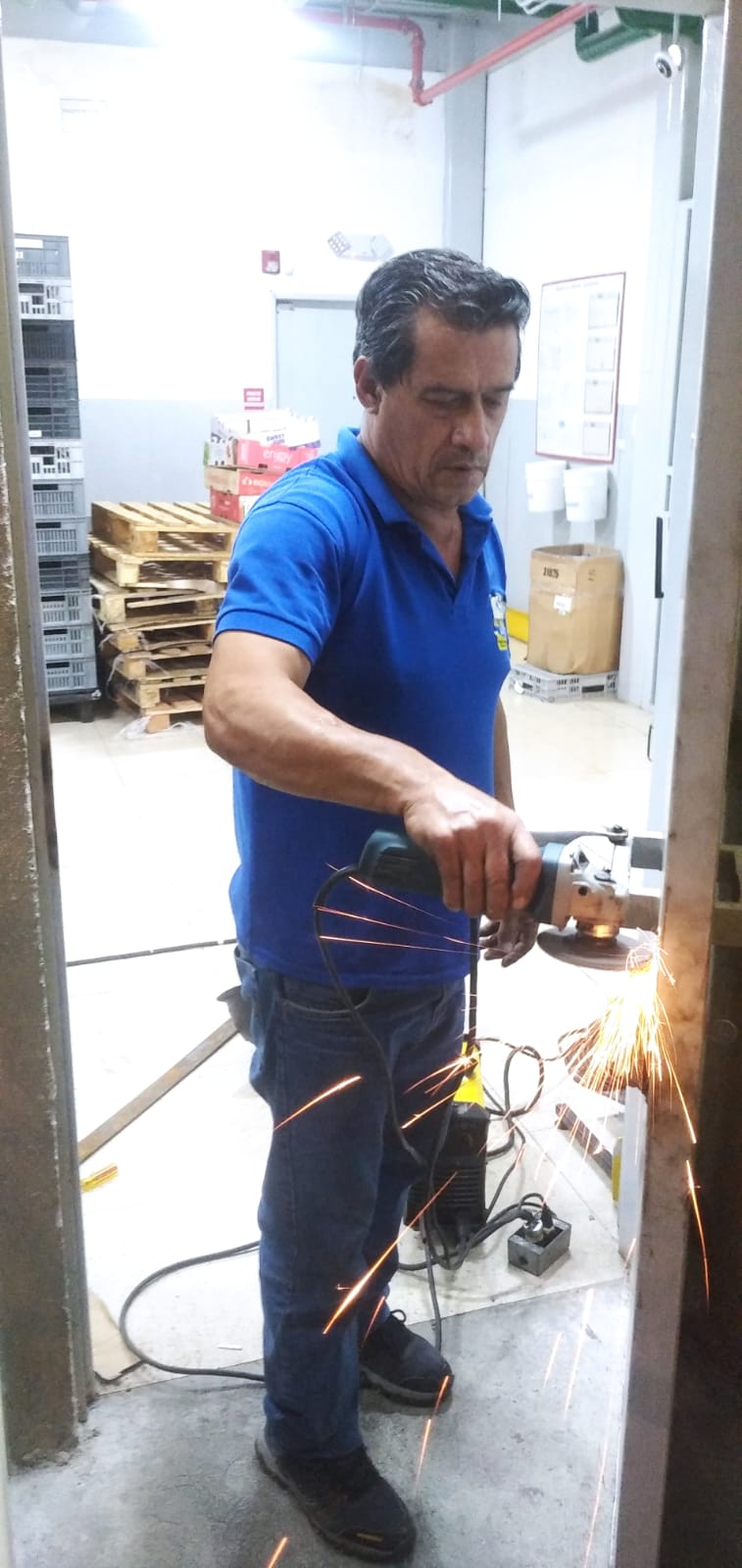 Técnico de EDICA realizando un trabajo de soldadura